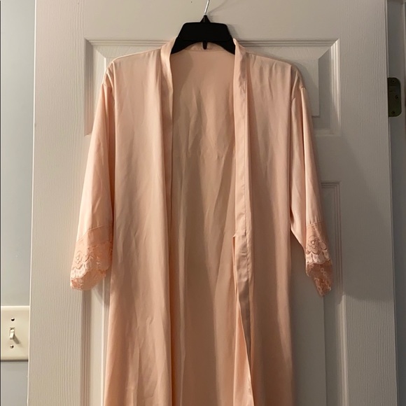 Pink Robe - Picture 4 of 9